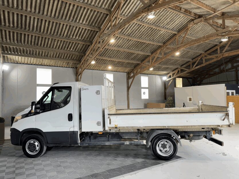 Voiture IVECO DAILY CCB