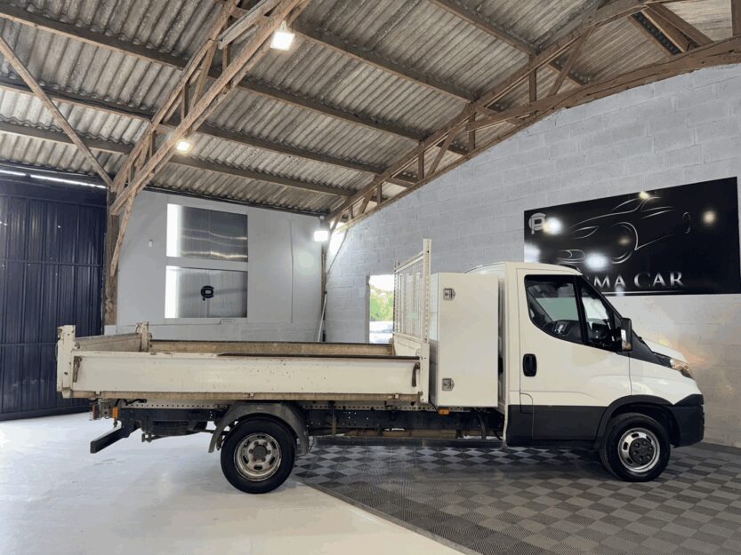 Voiture IVECO DAILY CCB