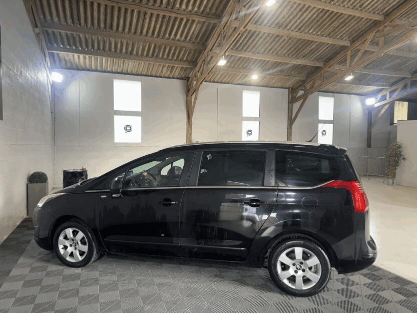 Voiture PEUGEOT 5008