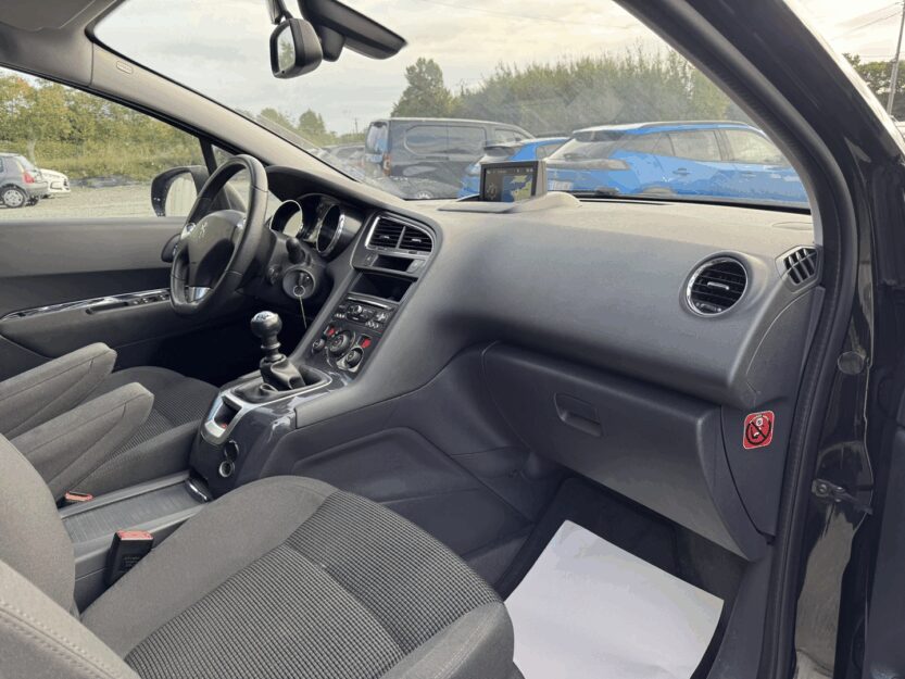 Voiture PEUGEOT 5008