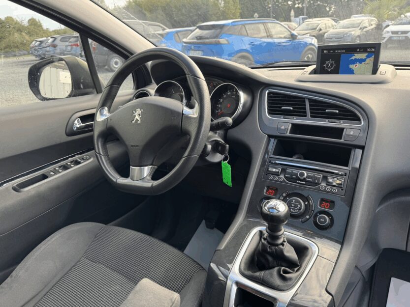 Voiture PEUGEOT 5008