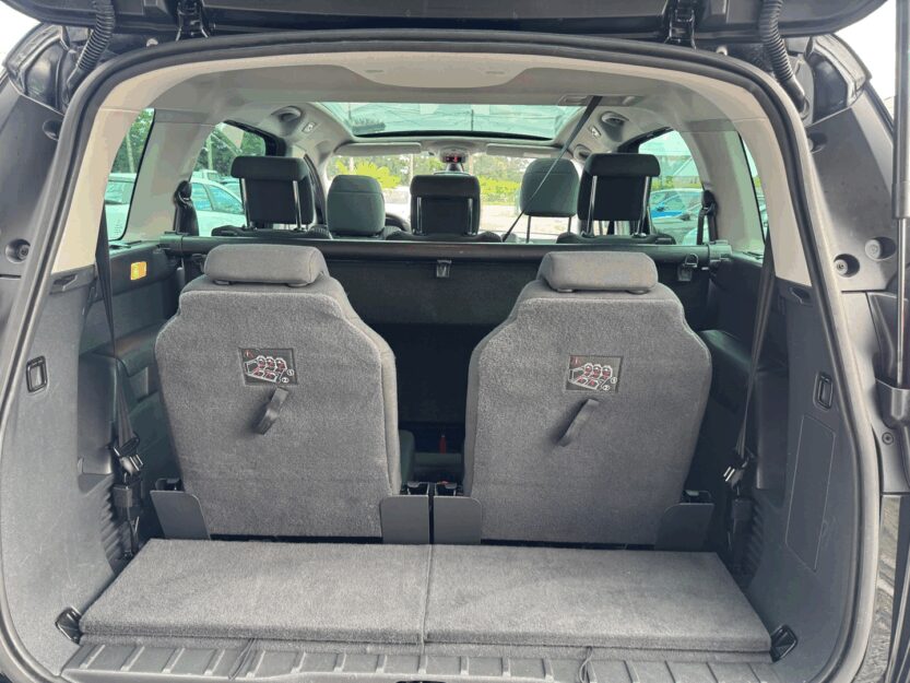 Voiture PEUGEOT 5008