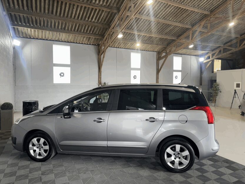 Voiture PEUGEOT 5008