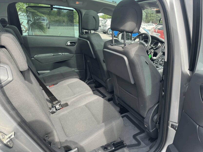 Voiture PEUGEOT 5008