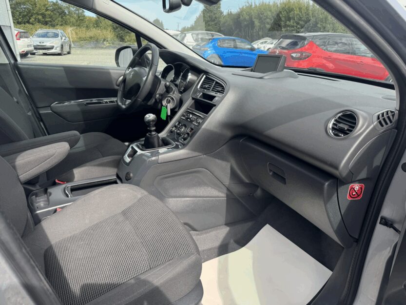 Voiture PEUGEOT 5008