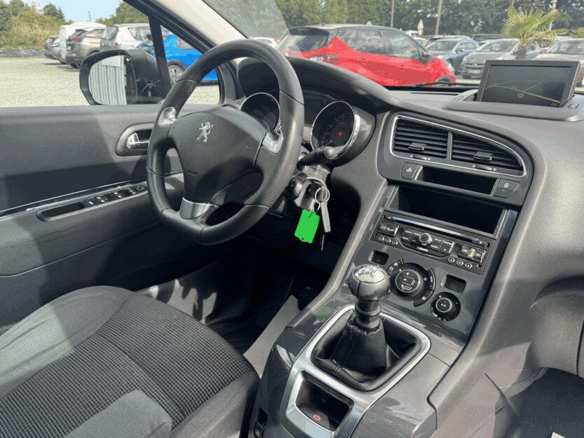 Voiture PEUGEOT 5008