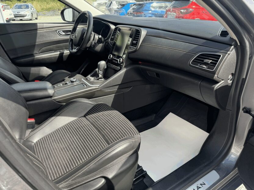 Voiture RENAULT  