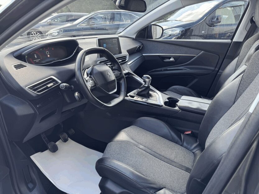 Voiture PEUGEOT 3008
