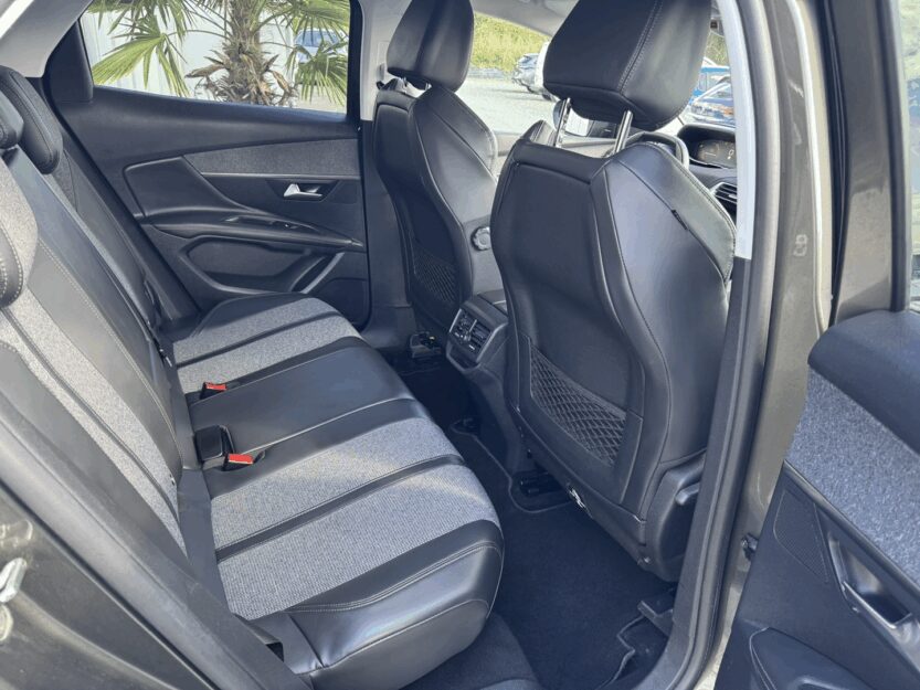 Voiture PEUGEOT 3008