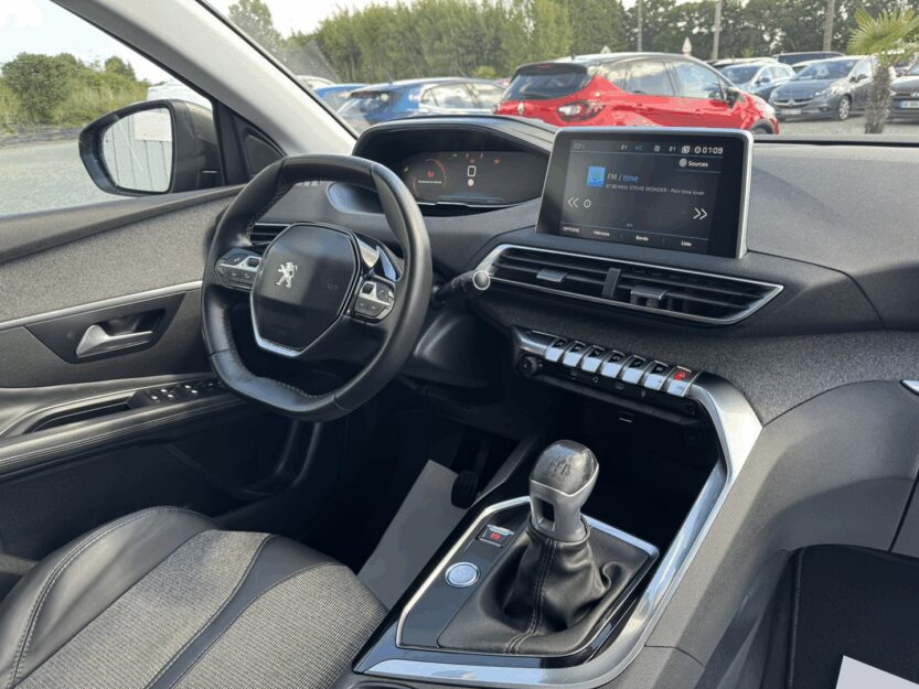 Voiture PEUGEOT 3008