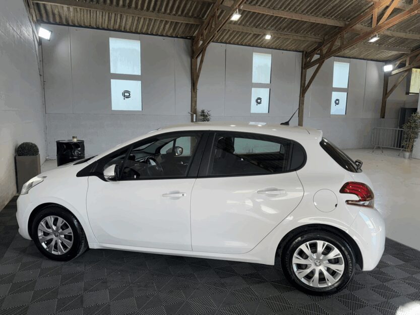 Voiture PEUGEOT 208