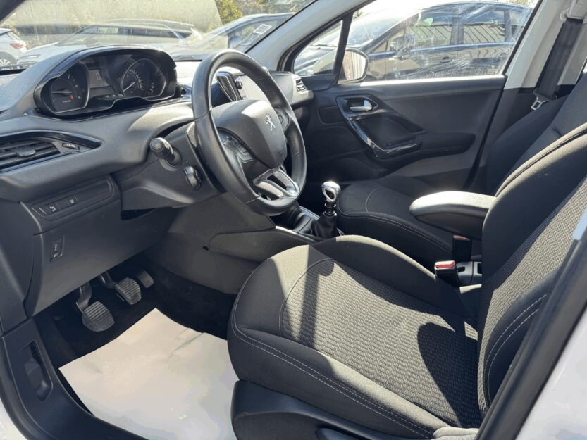 Voiture PEUGEOT 208