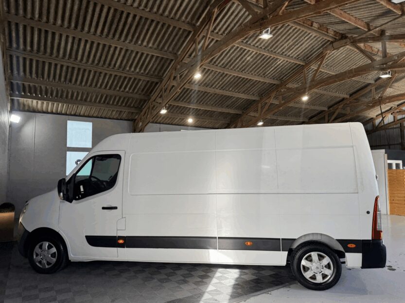 Voiture NISSAN NV400 FG