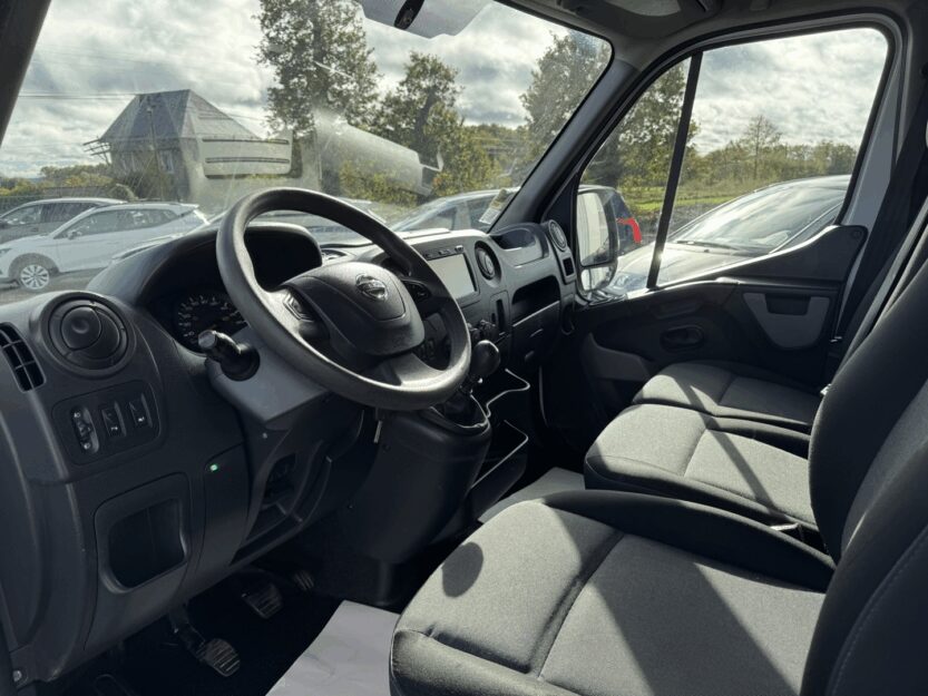 Voiture NISSAN NV400 FG