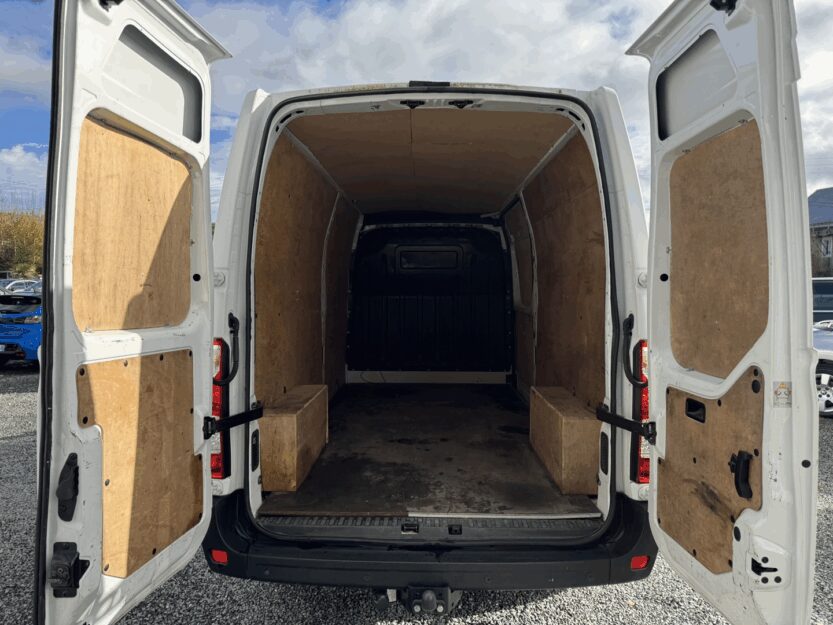 Voiture NISSAN NV400 FG