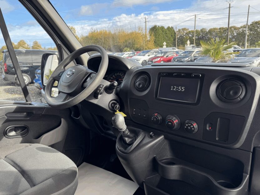 Voiture NISSAN NV400 FG