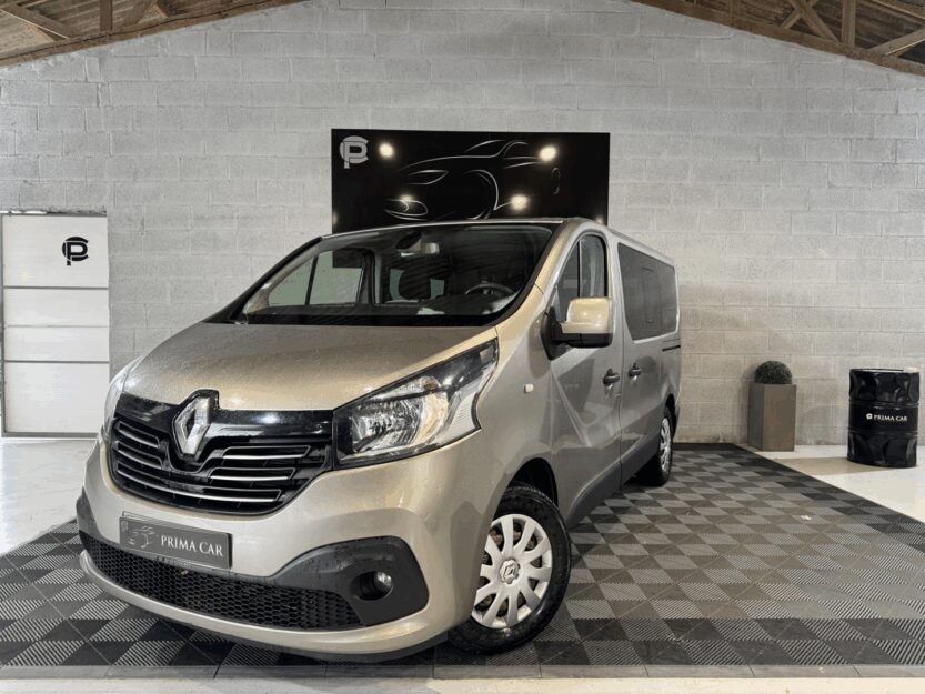 Voiture RENAULT TRAFIC III COMBI