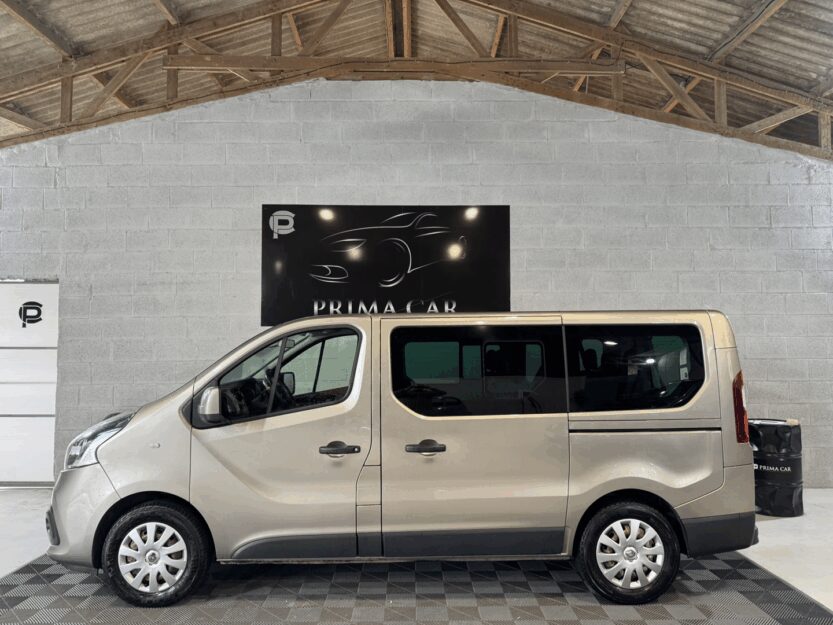 Voiture RENAULT TRAFIC III COMBI