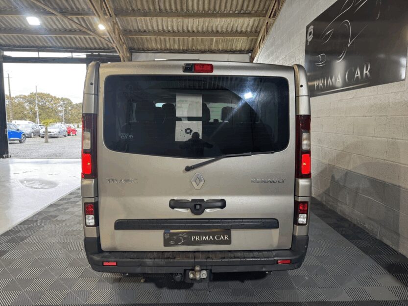 Voiture RENAULT TRAFIC III COMBI