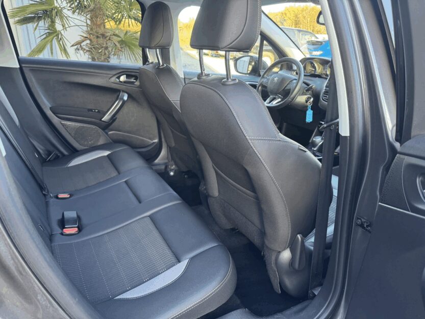 Voiture PEUGEOT 2008