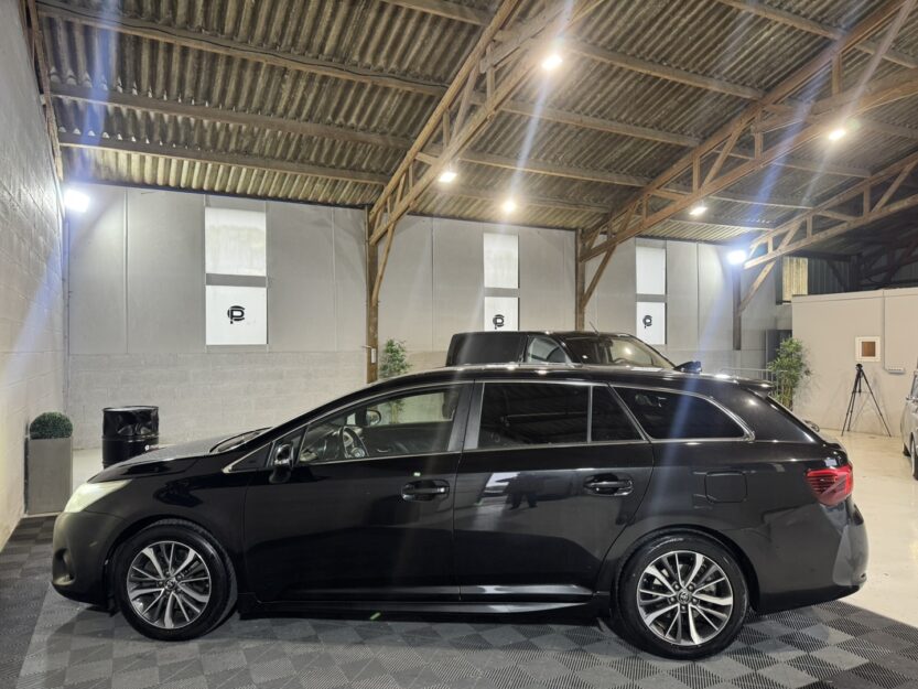 Voiture TOYOTA AVENSIS TOURING SPT