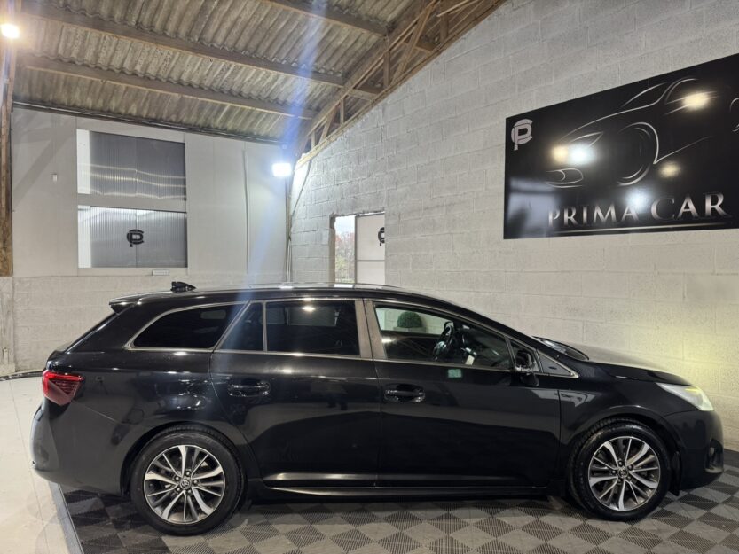 Voiture TOYOTA AVENSIS TOURING SPT