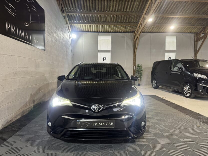 Voiture TOYOTA AVENSIS TOURING SPT