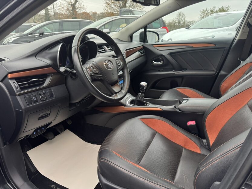 Voiture TOYOTA AVENSIS TOURING SPT