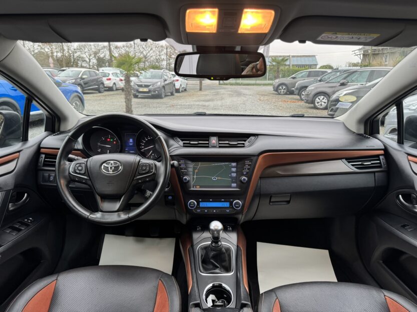 Voiture TOYOTA AVENSIS TOURING SPT