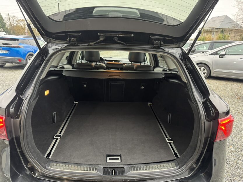 Voiture TOYOTA AVENSIS TOURING SPT