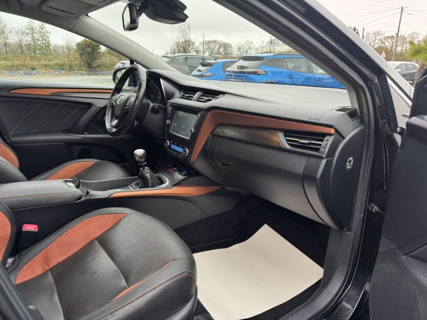 Voiture TOYOTA AVENSIS TOURING SPT