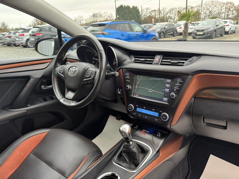 Voiture TOYOTA AVENSIS TOURING SPT