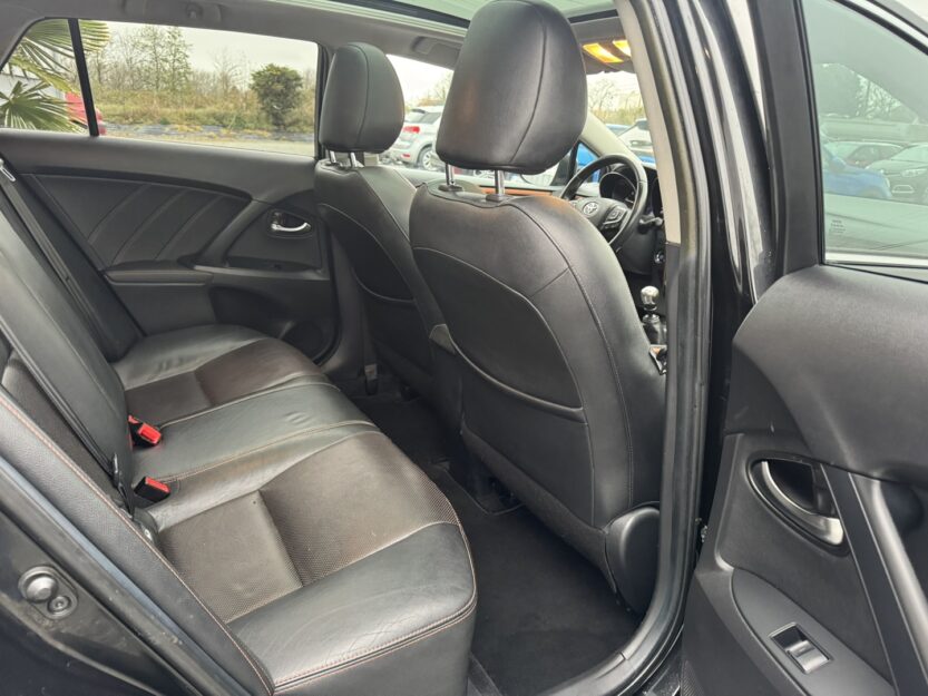 Voiture TOYOTA AVENSIS TOURING SPT