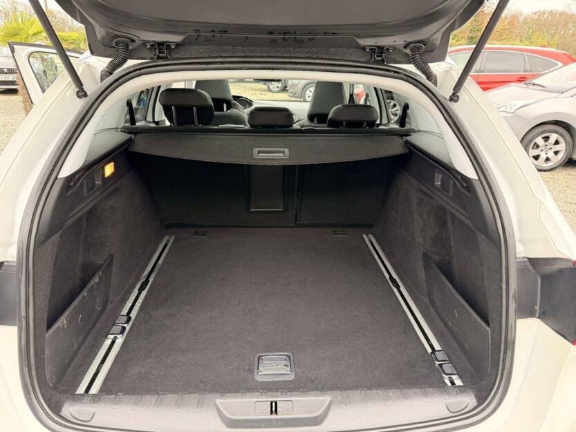 Voiture PEUGEOT 308 SW