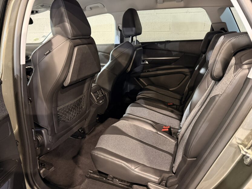 Voiture PEUGEOT 5008