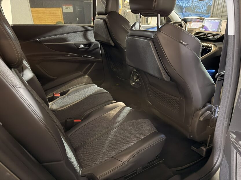 Voiture PEUGEOT 5008