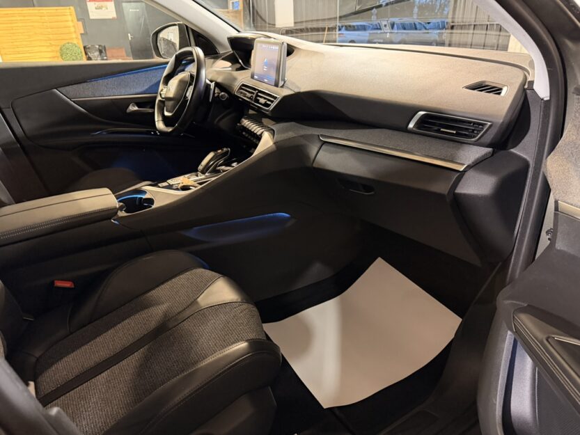 Voiture PEUGEOT 5008