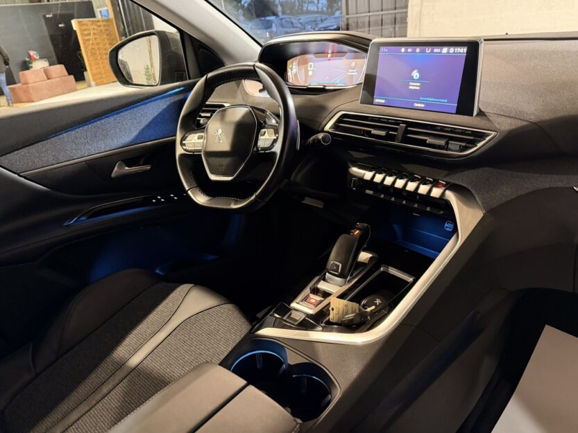 Voiture PEUGEOT 5008