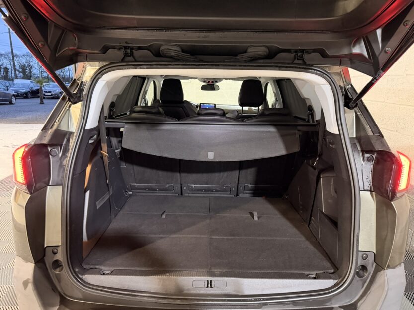 Voiture PEUGEOT 5008