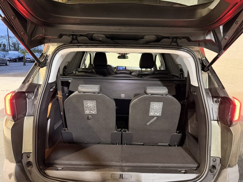 Voiture PEUGEOT 5008