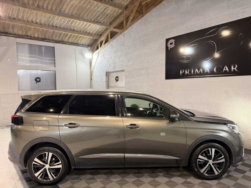 Voiture PEUGEOT 5008