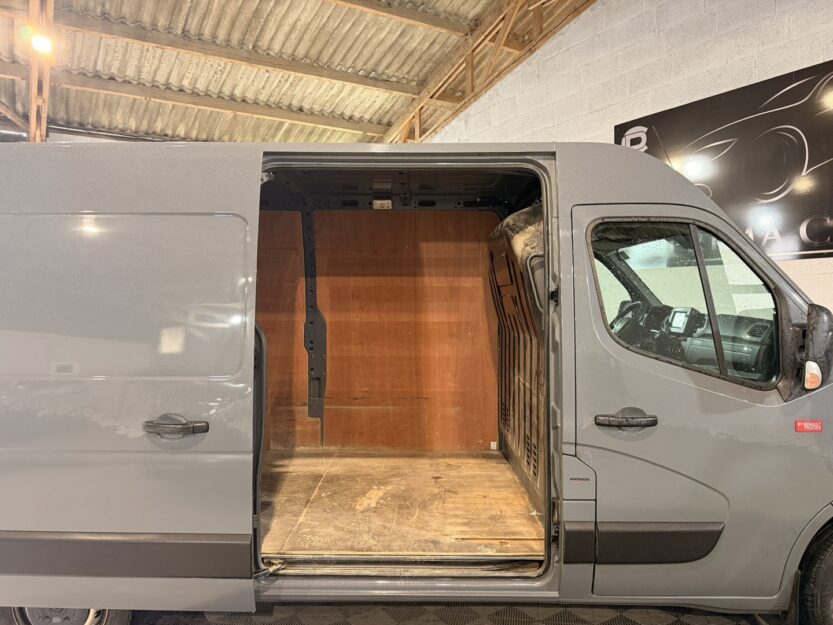 Voiture RENAULT MASTER III FG