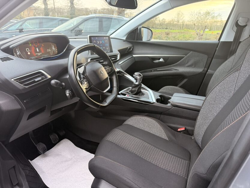 Voiture PEUGEOT 3008