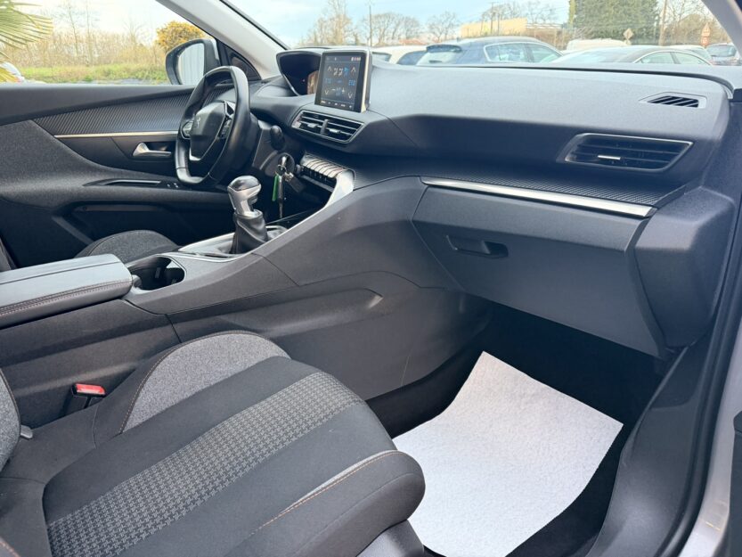 Voiture PEUGEOT 3008