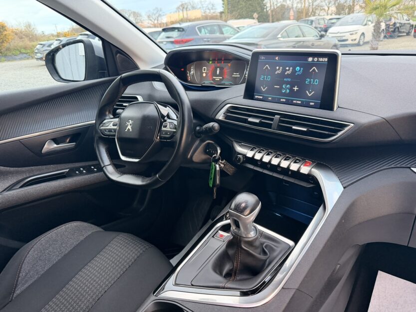 Voiture PEUGEOT 3008