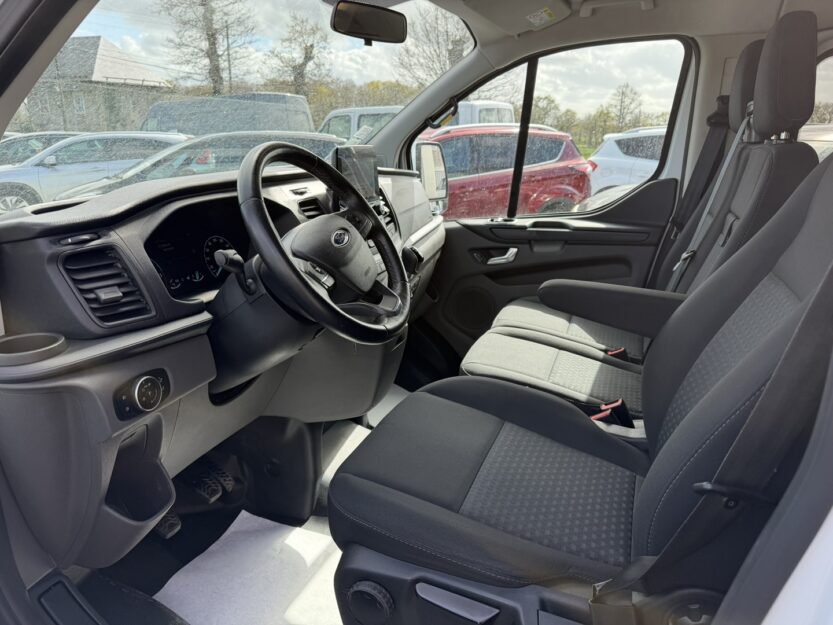 Voiture FORD TRANSIT CUSTOM KOMBI