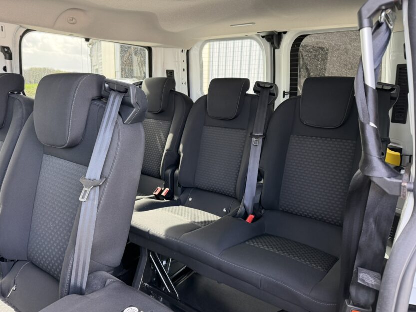 Voiture FORD TRANSIT CUSTOM KOMBI