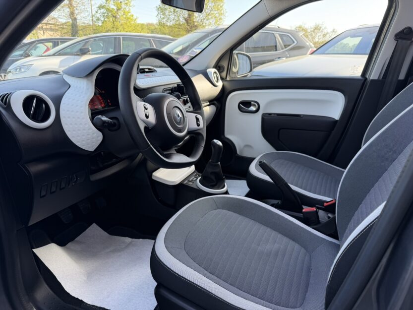Voiture RENAULT TWINGO III