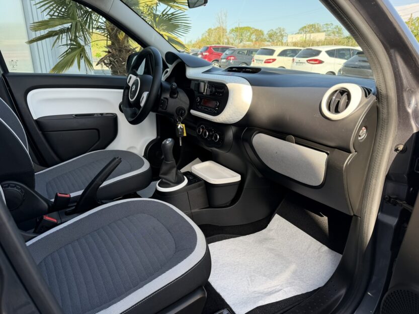 Voiture RENAULT TWINGO III