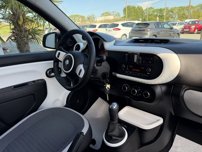 Voiture RENAULT TWINGO III